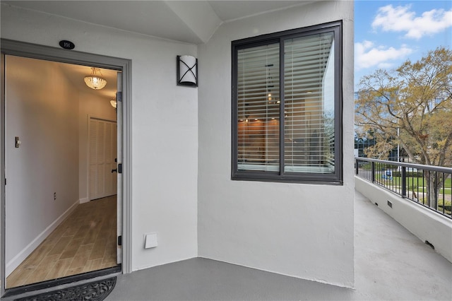 property entrance featuring stucco siding