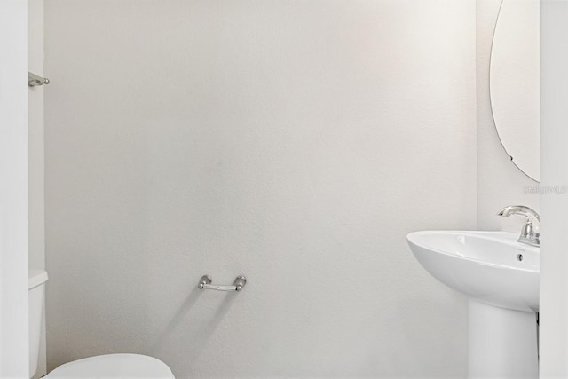 bathroom featuring a sink and toilet