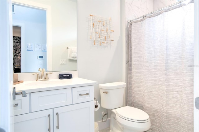 full bath with a shower with curtain, visible vents, vanity, and toilet