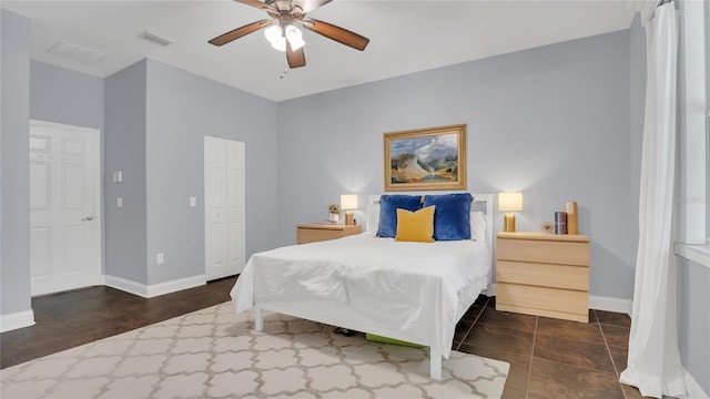 bedroom featuring a ceiling fan, a closet, visible vents, and baseboards