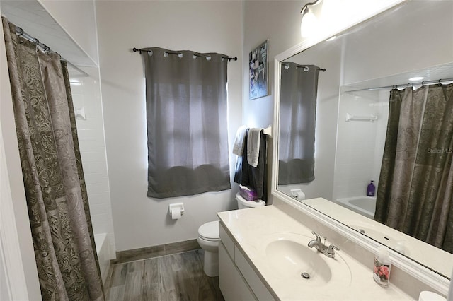 full bath with shower / bathtub combination with curtain, toilet, vanity, wood finished floors, and baseboards