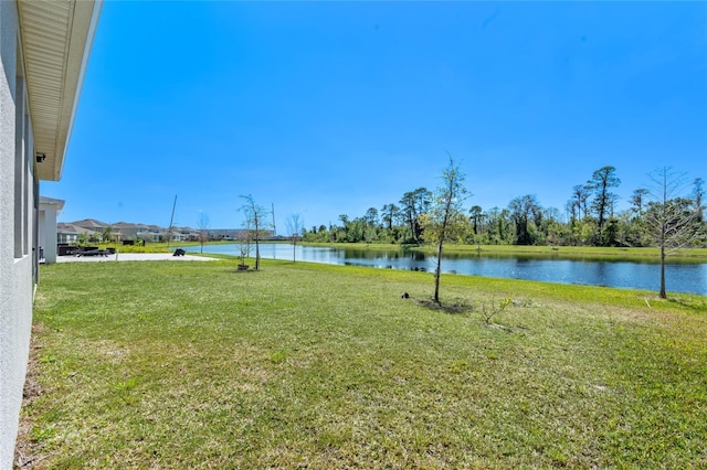 view of yard featuring a water view