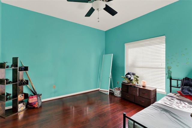 bedroom featuring dark wood-type flooring, baseboards, and a ceiling fan