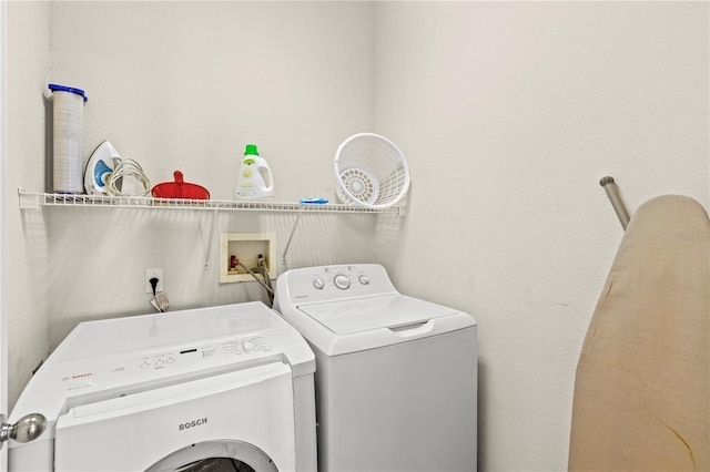 laundry room with laundry area and independent washer and dryer