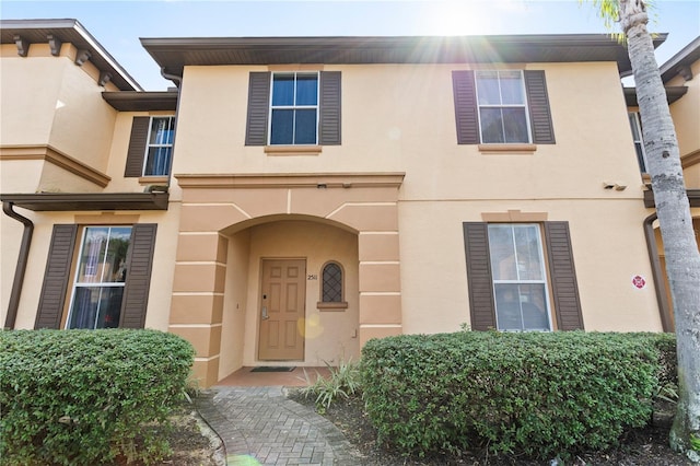 view of front facade featuring stucco siding