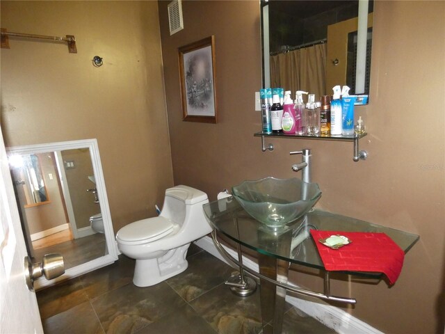4340 Lakeway Dr Unit H, Orlando, FL 32839 - full bath featuring visible vents, a sink, toilet, and baseboards