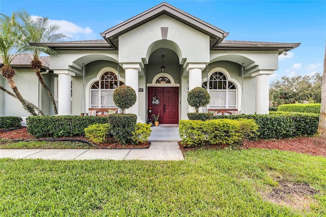 view of front of property featuring a front yard and stucco siding