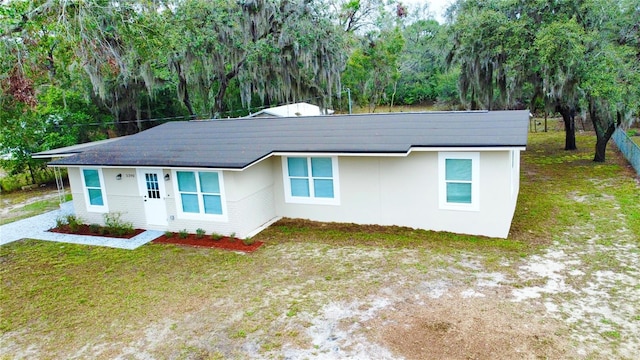 view of front of property with a front lawn and brick siding