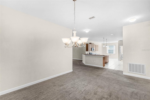 unfurnished room with a chandelier, baseboards, visible vents, and light colored carpet