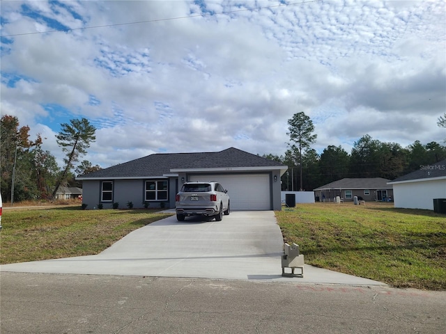 ranch-style house featuring driveway, stucco siding, an attached garage, and a front yard