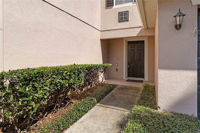 entrance to property with stucco siding