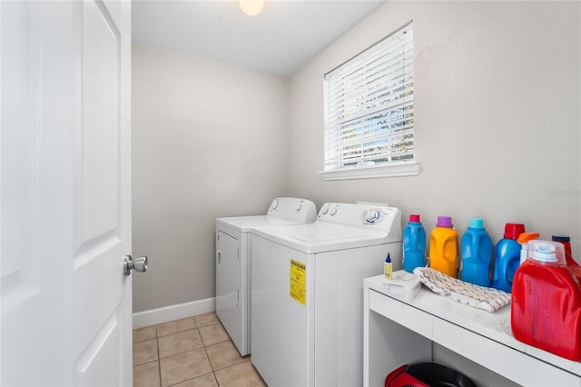 washroom featuring laundry area, light tile patterned floors, baseboards, and independent washer and dryer