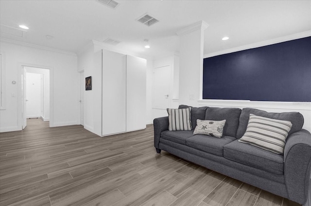 living room featuring crown molding, visible vents, wood finished floors, and recessed lighting