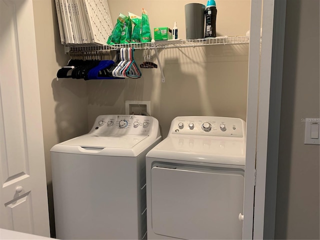 laundry room with washing machine and dryer