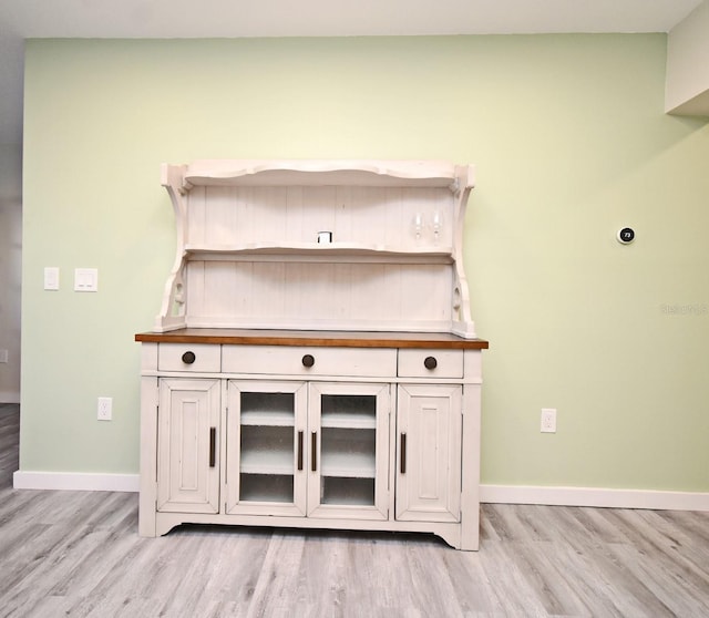 room details with wood finished floors and baseboards