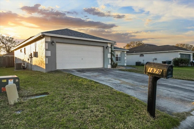 view of front facade featuring stucco siding, a front yard, and an attached garage