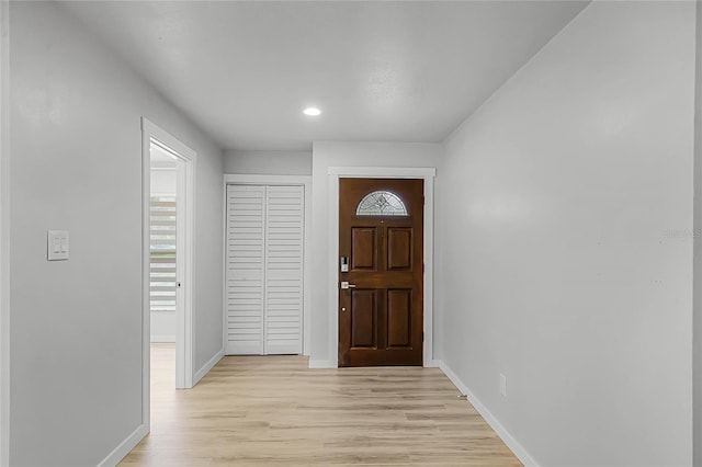 foyer entrance featuring light wood-type flooring, plenty of natural light, baseboards, and recessed lighting