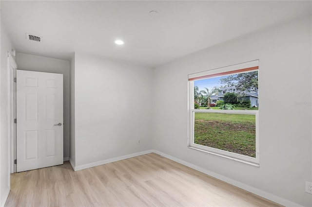 unfurnished room with light wood-style flooring, visible vents, baseboards, and recessed lighting