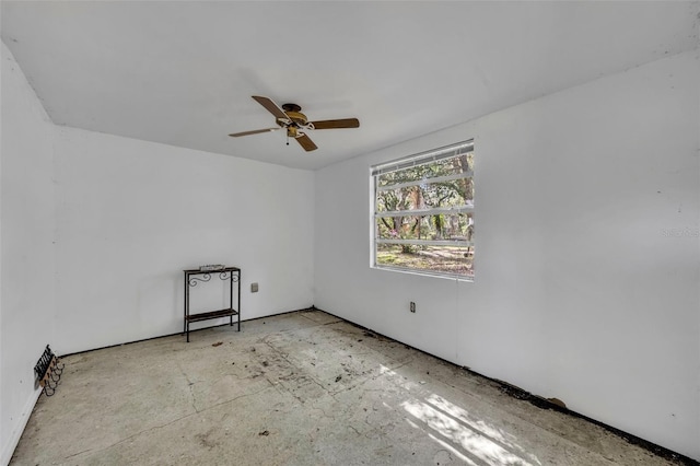 empty room featuring ceiling fan