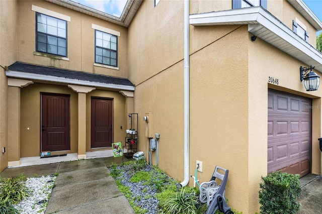 entrance to property with stucco siding