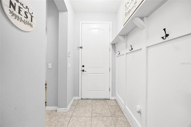 mudroom featuring light tile patterned floors and baseboards