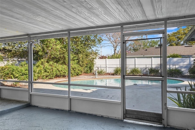 unfurnished sunroom with a healthy amount of sunlight