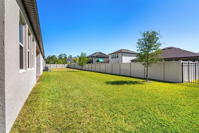 view of yard featuring a fenced backyard