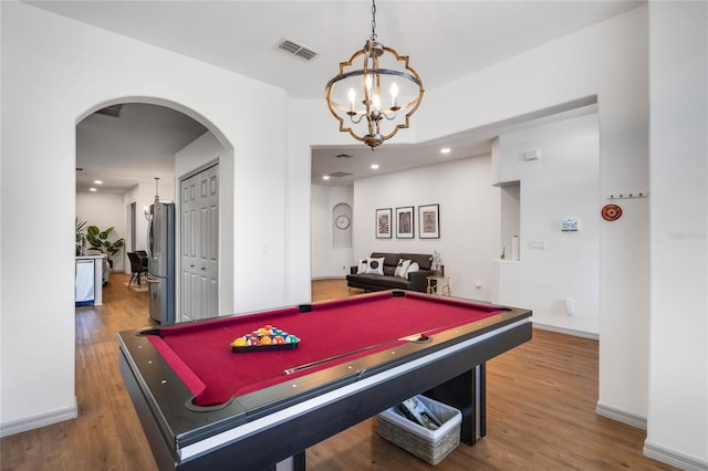 recreation room featuring arched walkways, recessed lighting, visible vents, wood finished floors, and baseboards