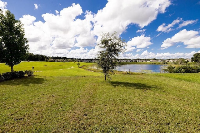 view of yard featuring a water view