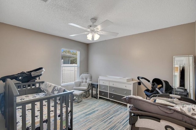 bedroom featuring ceiling fan and a textured ceiling