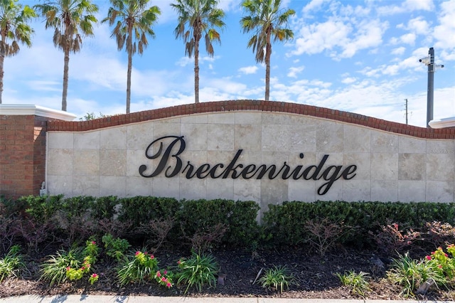 view of community / neighborhood sign