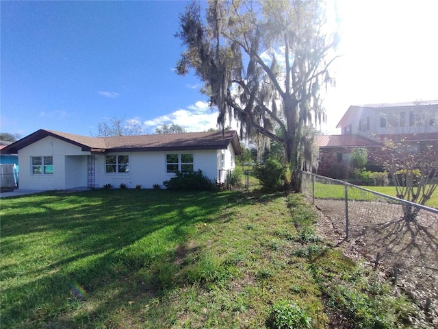 view of yard featuring fence