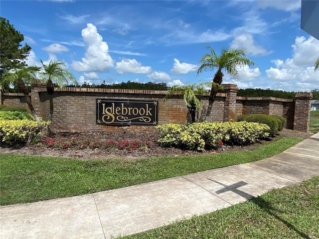 view of community / neighborhood sign