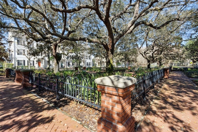 surrounding community featuring a fenced front yard