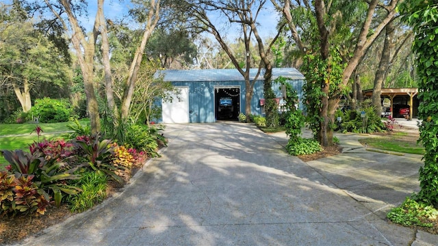 view of front of house featuring an outbuilding