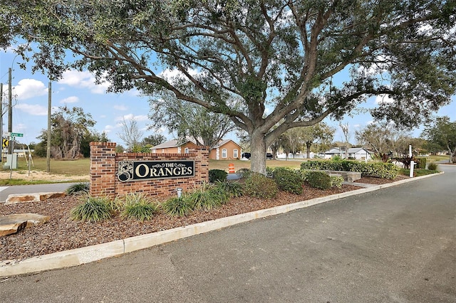 view of community / neighborhood sign