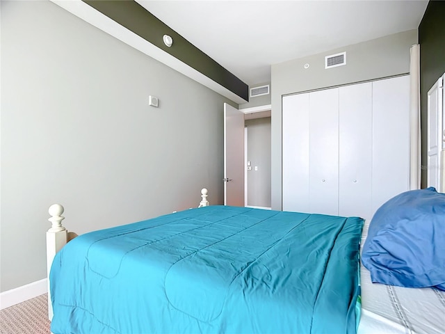 bedroom featuring a closet, visible vents, and baseboards