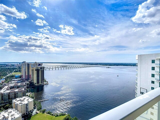 view of water feature featuring a city view