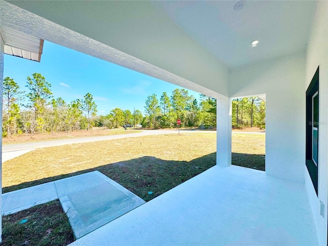 view of yard featuring a patio