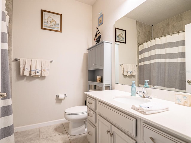 full bath featuring baseboards, a shower with shower curtain, toilet, tile patterned floors, and vanity