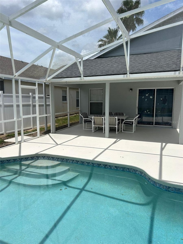 954 Lockbreeze Dr, Davenport, FL 33897 - swimming pool featuring a lanai and a patio