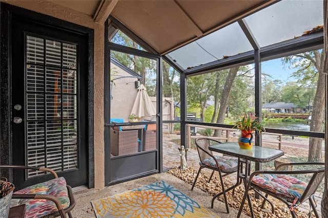 sunroom with lofted ceiling