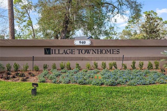 community sign featuring a lawn