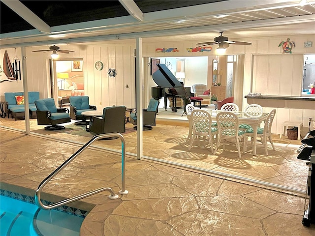 view of patio featuring a ceiling fan, an outdoor living space, and outdoor dining space