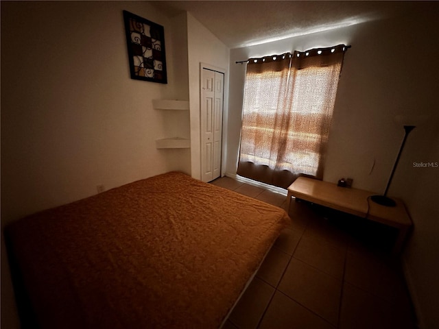 4954 Luna Negra Dr, Orlando, FL 32811 - unfurnished bedroom featuring a closet and tile patterned floors