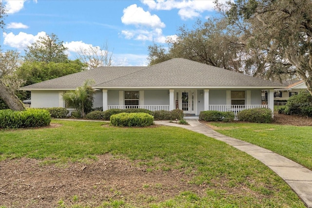 ranch-style house featuring covered porch, roof with shingles, stucco siding, and a front yard