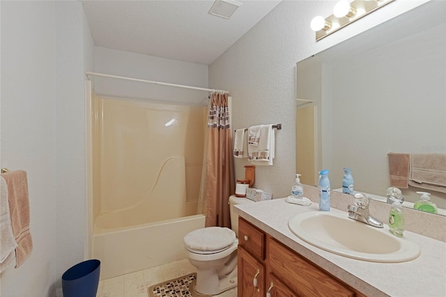 bathroom featuring visible vents, shower / bath combo with shower curtain, toilet, and vanity