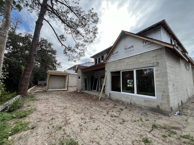 view of front of house featuring concrete block siding