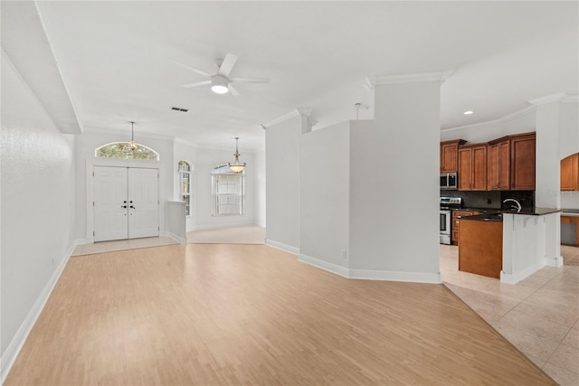 living area featuring light wood-style floors, ceiling fan, visible vents, and ornamental molding