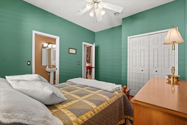 bedroom featuring a sink, visible vents, a ceiling fan, and a closet